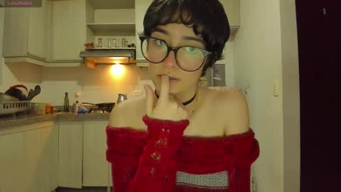 Snapshot of petitee_lunna chatting on 02-09-26, 12:36 Lunna online show from 02-09-26, 12:36