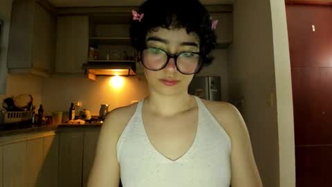 Snapshot of petitee_lunna chatting on 02-27-26, 10:54 Lunna online show from 02-27-26, 10:54