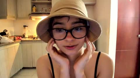 Lunna online show from 06-30-26, 04:02