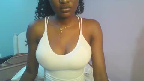 Snapshot of petiteediva chatting on 06-07-26, 02:48 diva online show from 06-07-26, 02:48