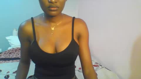 Snapshot of petiteediva chatting on 06-08-26, 02:39 diva online show from 06-08-26, 02:39