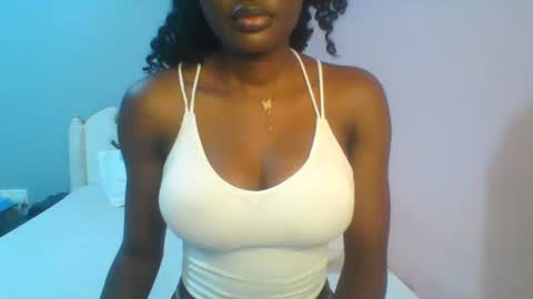 Snapshot of petiteediva chatting on 06-13-26, 02:42 diva online show from 06-13-26, 02:42