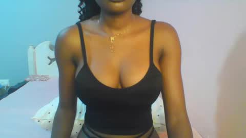 Snapshot of petiteediva chatting on 06-14-26, 02:57 diva online show from 06-14-26, 02:57