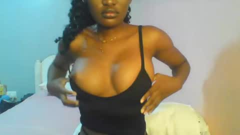 Snapshot of petiteediva chatting on 06-17-26, 02:36 diva online show from 06-17-26, 02:36