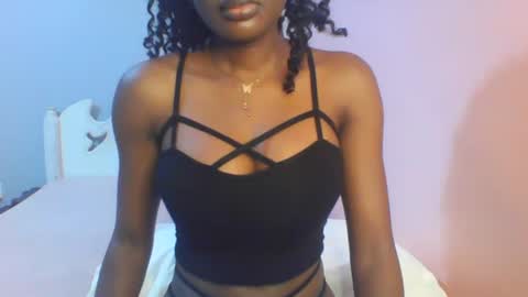 Snapshot of petiteediva chatting on 06-25-26, 03:28 diva online show from 06-25-26, 03:28