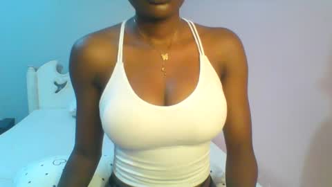 Snapshot of petiteediva chatting on 06-27-26, 03:11 diva online show from 06-27-26, 03:11