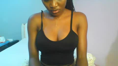 Snapshot of petiteediva chatting on 07-14-26, 02:49 diva online show from 07-14-26, 02:49