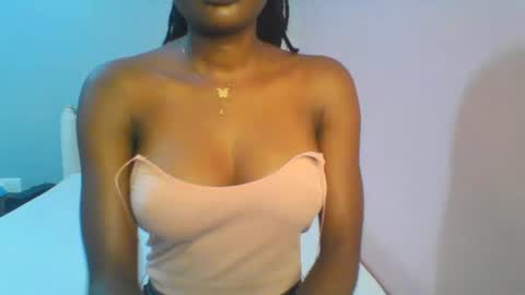 Snapshot of petiteediva chatting on 07-15-26, 02:50 diva online show from 07-15-26, 02:50
