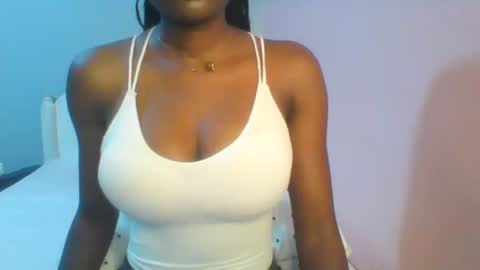 Snapshot of petiteediva chatting on 07-17-26, 02:51 diva online show from 07-17-26, 02:51