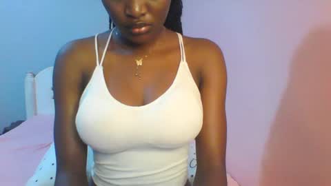 Snapshot of petiteediva chatting on 07-19-26, 02:37 diva online show from 07-19-26, 02:37