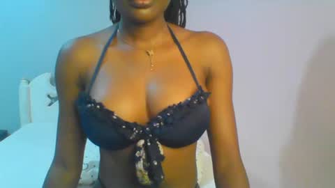 Snapshot of petiteediva chatting on 07-23-26, 02:42 diva online show from 07-23-26, 02:42
