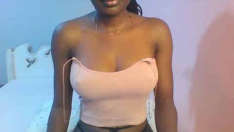 Snapshot of petiteediva chatting on 07-26-26, 02:42 diva online show from 07-26-26, 02:42