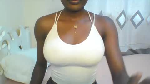 Snapshot of petiteediva chatting on 08-03-26, 06:12 diva online show from 08-03-26, 06:12