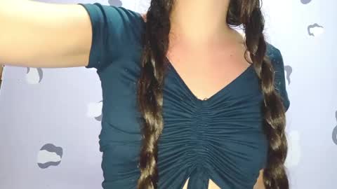 Snapshot of petiteivoryqueen chatting on 12-05-24, 06:32 danna online show from 12-05-24, 06:32