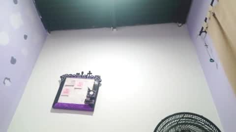 Snapshot of petiteivoryqueen chatting on 12-13-24, 09:13 danna online show from 12-13-24, 09:13