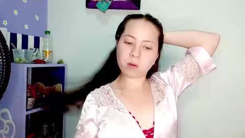 Snapshot of petiteivoryqueen chatting on 05-04-26, 05:03 danna online show from 05-04-26, 05:03