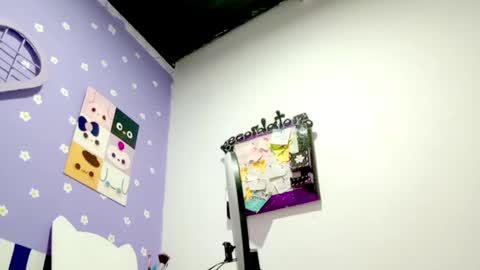 Snapshot of petiteivoryqueen chatting on 05-18-26, 04:07 danna online show from 05-18-26, 04:07
