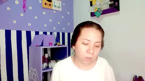 Snapshot of petiteivoryqueen chatting on 06-03-26, 05:32 danna online show from 06-03-26, 05:32