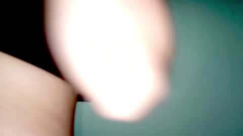Snapshot of petiteivoryqueen chatting on 06-08-26, 04:35 danna online show from 06-08-26, 04:35