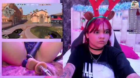 Snapshot of petitesally_ chatting on 12-22-24, 12:39 Sally online show from 12-22-24, 12:39