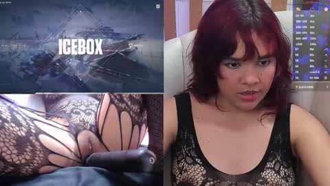 Snapshot of petitesally_ chatting on 02-21-25, 06:51 Sally online show from 02-21-25, 06:51