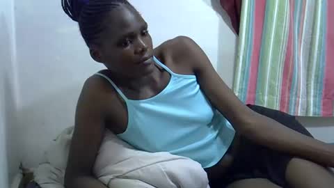 Snapshot of petiteslim2 chatting on 05-01-26, 02:21 petiteslim2 online show from 05-01-26, 02:21