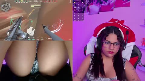 Snapshot of petitesofia_ chatting on 12-15-24, 09:42 Sofia online show from 12-15-24, 09:42