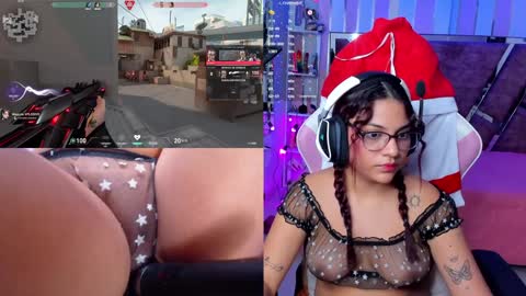 Snapshot of petitesofia_ chatting on 12-18-24, 05:00 Sofia online show from 12-18-24, 05:00