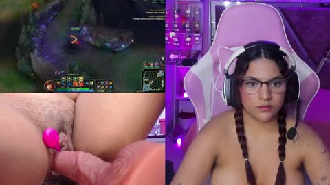 Snapshot of petitesofia_ chatting on 01-08-25, 04:00 Sofia online show from 01-08-25, 04:00