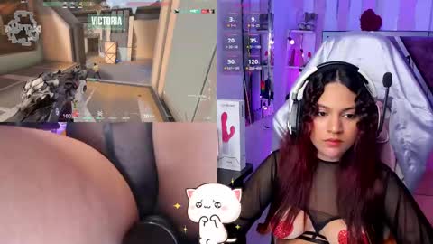 Snapshot of petitesofia_ chatting on 02-14-25, 03:05 Sofia online show from 02-14-25, 03:05