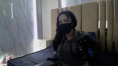 Snapshot of pettymoon chatting on 10-21-25, 12:28 Moon online show from 10-21-25, 12:28