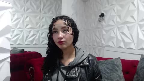 Snapshot of pettymoon chatting on 10-23-25, 11:53 Moon online show from 10-23-25, 11:53