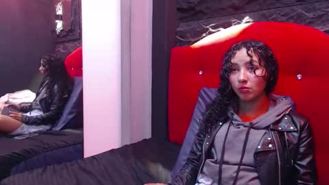 Snapshot of pettymoon chatting on 10-24-25, 01:29 Moon online show from 10-24-25, 01:29