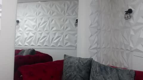 Snapshot of pettymoon chatting on 10-29-25, 11:56 Moon online show from 10-29-25, 11:56