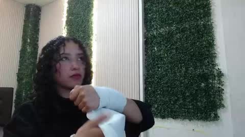 Snapshot of pettymoon chatting on 11-03-25, 02:18 Moon online show from 11-03-25, 02:18