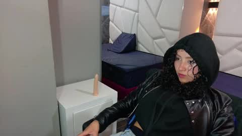 Snapshot of pettymoon chatting on 11-09-25, 12:47 Moon online show from 11-09-25, 12:47