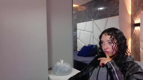 Snapshot of pettymoon chatting on 11-13-25, 11:20 Moon online show from 11-13-25, 11:20