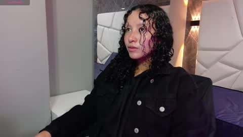 Snapshot of pettymoon chatting on 11-18-25, 11:14 Moon online show from 11-18-25, 11:14