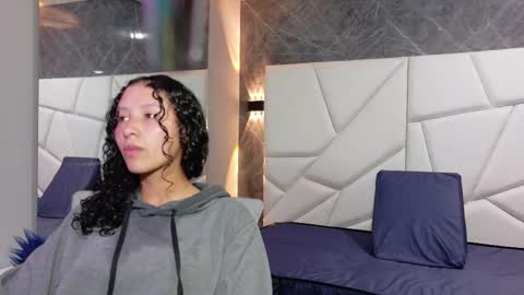 Snapshot of pettymoon chatting on 11-21-25, 11:09 Moon online show from 11-21-25, 11:09