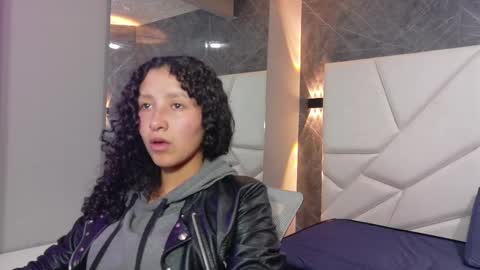 Snapshot of pettymoon chatting on 11-23-25, 01:11 Moon online show from 11-23-25, 01:11