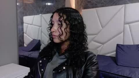 Snapshot of pettymoon chatting on 12-02-25, 11:37 Moon online show from 12-02-25, 11:37