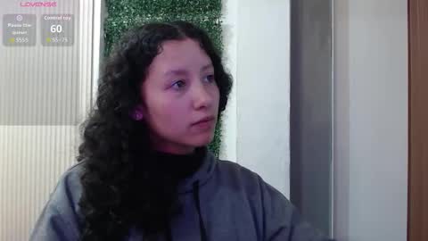 Snapshot of pettymoon chatting on 12-15-25, 04:11 Moon online show from 12-15-25, 04:11