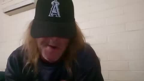 Snapshot of pevinu chatting on 09-23-25, 06:49 Hugh Pervert online show from 09-23-25, 06:49