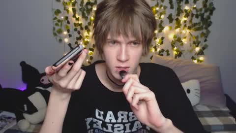 Snapshot of pexxide chatting on 02-07-26, 12:14 soren online show from 02-07-26, 12:14