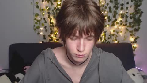 Snapshot of pexxide chatting on 02-10-26, 12:04 soren online show from 02-10-26, 12:04