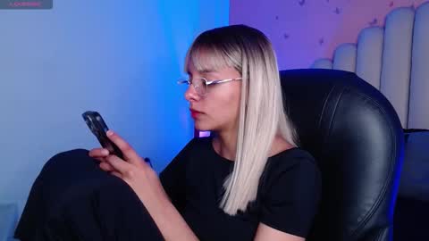 Snapshot of peyton_gh chatting on 10-14-25, 03:40 Peyton online show from 10-14-25, 03:40