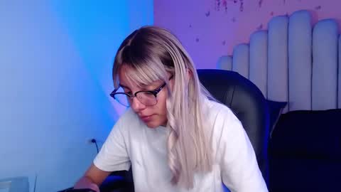 Snapshot of peyton_gh chatting on 10-17-25, 03:31 Peyton online show from 10-17-25, 03:31