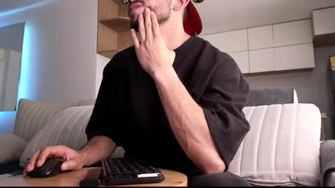 Snapshot of phantom_bigger1 chatting on 12-19-25, 07:10 phantom_bigger1 online show from 12-19-25, 07:10