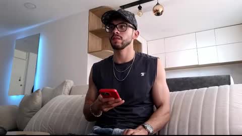 Snapshot of phantom_bigger1 chatting on 12-21-25, 05:20 phantom_bigger1 online show from 12-21-25, 05:20