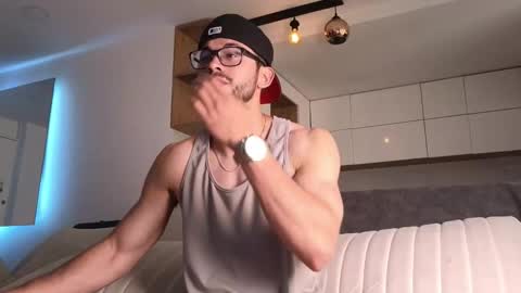 Snapshot of phantom_bigger1 chatting on 01-06-26, 08:01 phantom_bigger1 online show from 01-06-26, 08:01